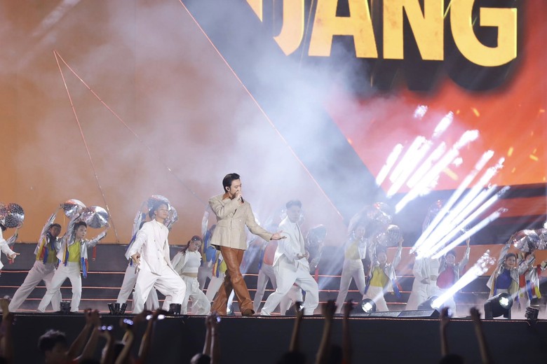 Gần 3.000 nghệ sĩ t&aacute;i hiện 80 năm h&agrave;nh tr&igrave;nh d&acirc;n tộc qua chương tr&igrave;nh nghệ thuật đặc biệt- Ảnh 4.