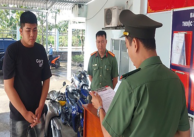 Đồng Th&aacute;p bắt giam đối tượng mua s&uacute;ng, đạn để giải quyết m&acirc;u thuẫn- Ảnh 1.