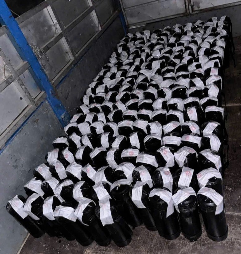 Ph&aacute; đường d&acirc;y mua b&aacute;n, vận chuyển &ldquo;kh&iacute; cười&rdquo;, số tiền giao dịch hơn 50 tỷ đồng- Ảnh 1.