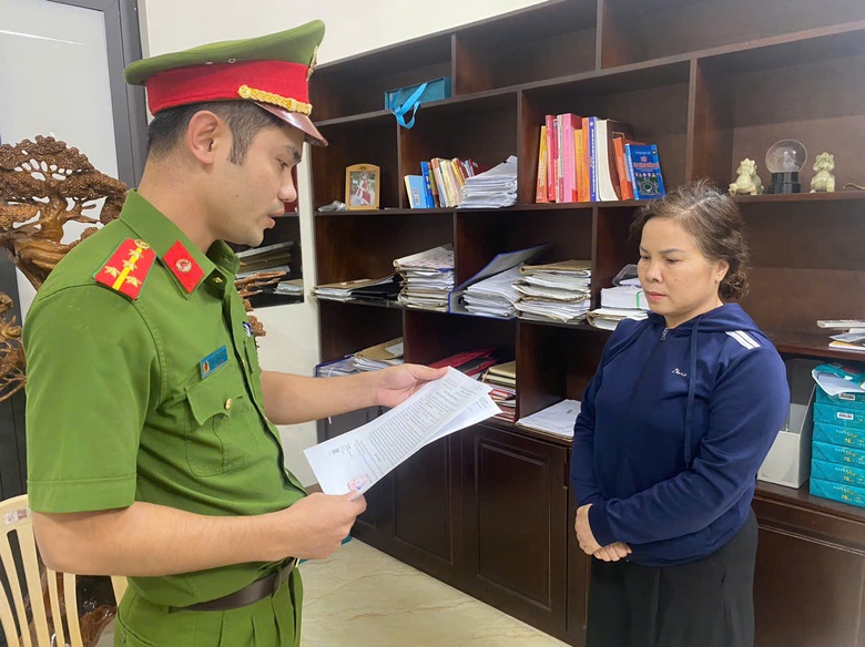 Khởi tố nữ gi&aacute;m đốc quản l&yacute; chợ đầu mối ở tỉnh Thanh Ho&aacute;- Ảnh 1.