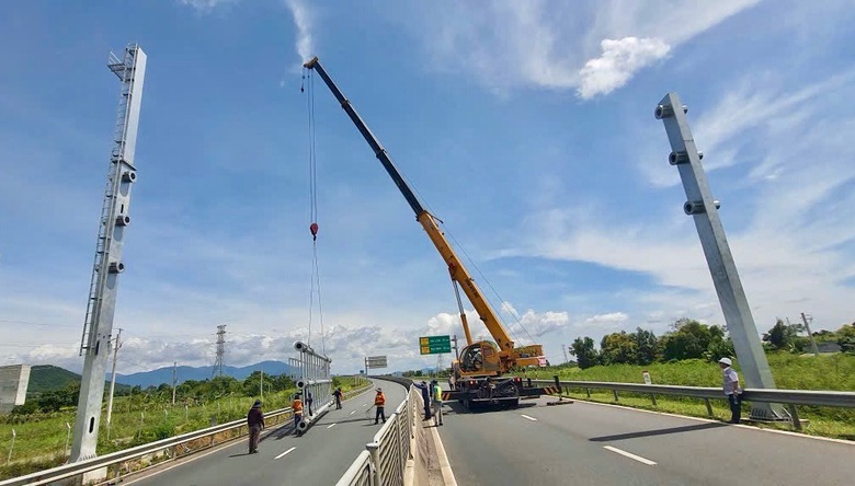 Tạm đóng luân phiên cao tốc Vĩnh Hảo - Phan Thiết để lắp camera giao thông- Ảnh 1. Tạm đóng luân phiên cao tốc Vĩnh Hảo - Phan Thiết để lắp camera giao thông- Ảnh 1.
