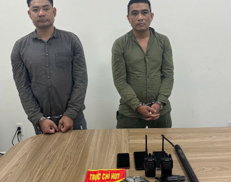 Bắt giữ hai đối tượng giả danh c&ocirc;ng an, cướp t&agrave;i sản ở Hải Ph&ograve;ng- Ảnh 1.