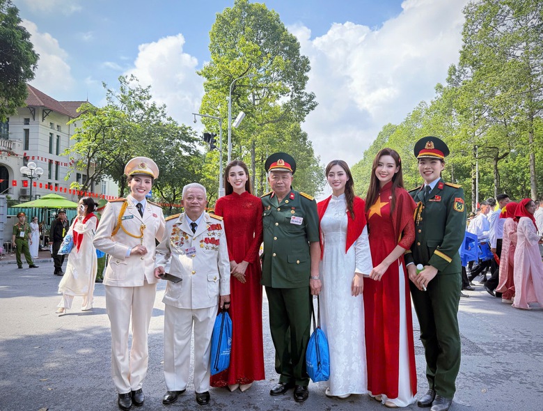 H&igrave;nh ảnh c&aacute;c nghệ sĩ x&uacute;c động, tự h&agrave;o khi được biểu diễn tại Quảng trường Ba Đ&igrave;nh- Ảnh 7.