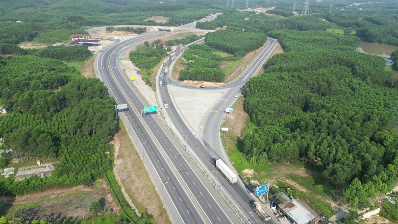 Khởi c&ocirc;ng mở rộng cao tốc Cam Lộ - La Sơn trong th&aacute;ng 10- Ảnh 1.