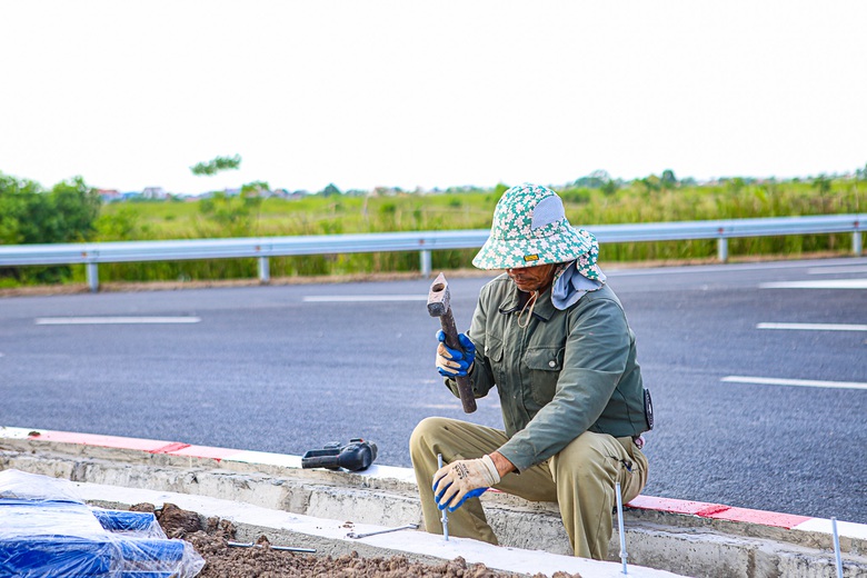 Chạy nước r&uacute;t thi c&ocirc;ng tuyến đường bộ ven biển Hưng Y&ecirc;n gần 5.000 tỷ đồng- Ảnh 5.