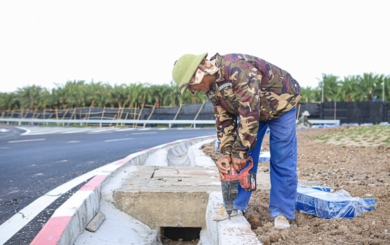 Chạy nước r&uacute;t thi c&ocirc;ng tuyến đường bộ ven biển Hưng Y&ecirc;n gần 5.000 tỷ đồng- Ảnh 4.