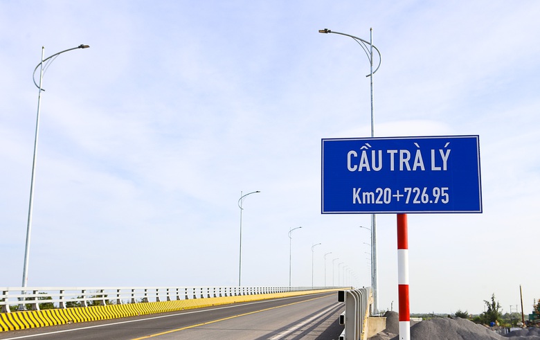 Chạy nước r&uacute;t thi c&ocirc;ng tuyến đường bộ ven biển Hưng Y&ecirc;n gần 5.000 tỷ đồng- Ảnh 10.