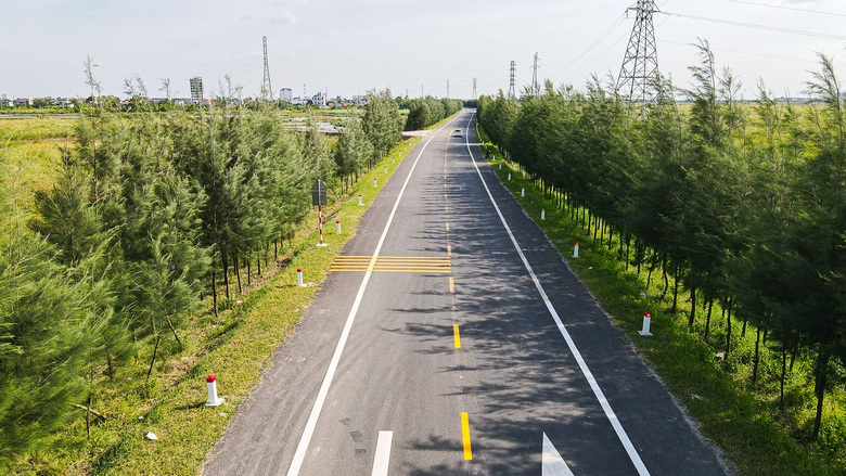 Chạy nước r&uacute;t thi c&ocirc;ng tuyến đường bộ ven biển Hưng Y&ecirc;n gần 5.000 tỷ đồng- Ảnh 2.