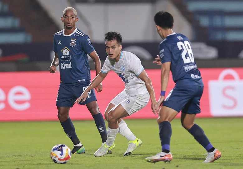 Chơi thiếu người, Nam Định su&yacute;t &ocirc;m hận trước đội b&oacute;ng Campuchia- Ảnh 2.