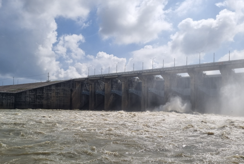 Đồng Nai: Mưa dồn dập, thủy điện Trị An lần đầu xả tràn, cảnh báo ngập lụt vùng hạ du- Ảnh 1. Đồng Nai: Mưa dồn dập, thủy điện Trị An lần đầu xả tràn, cảnh báo ngập lụt vùng hạ du- Ảnh 1.