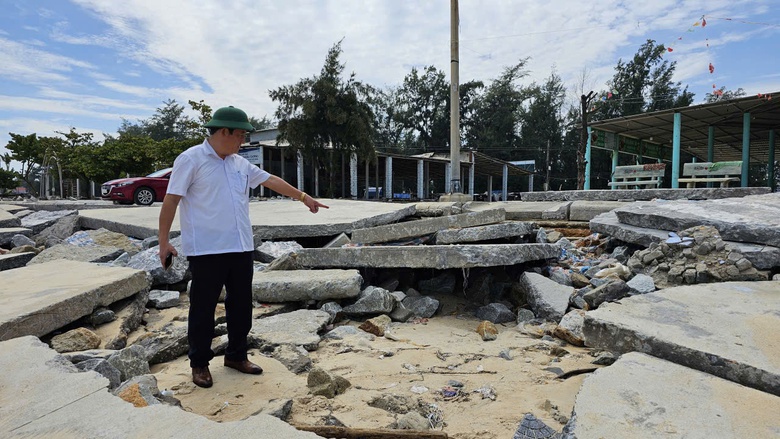 Huế: Đường b&ecirc; t&ocirc;ng, k&egrave; biển Thuận An sạt lở nặng sau  b&atilde;o số 10- Ảnh 4.