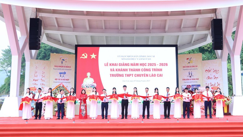 Kh&aacute;nh th&agrave;nh Trường THPT chuy&ecirc;n L&agrave;o Cai mới gần 400 tỷ đồng đ&uacute;ng dịp khai giảng - Ảnh 3.