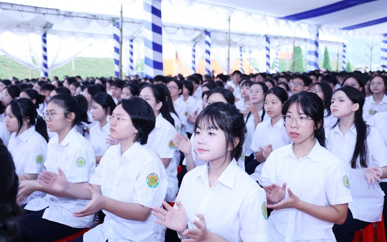 Kh&aacute;nh th&agrave;nh Trường THPT chuy&ecirc;n L&agrave;o Cai mới gần 400 tỷ đồng đ&uacute;ng dịp khai giảng - Ảnh 2.
