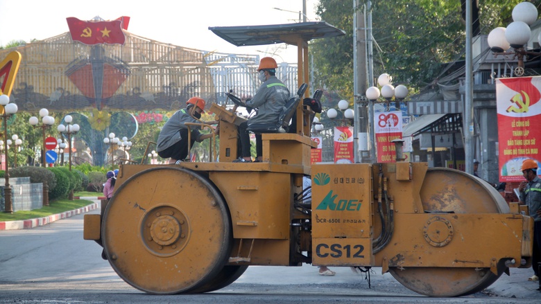 C&agrave; Mau: Đến 20/1 ho&agrave;n th&agrave;nh thảm nhựa đường Trần Ph&uacute;- Ảnh 4.