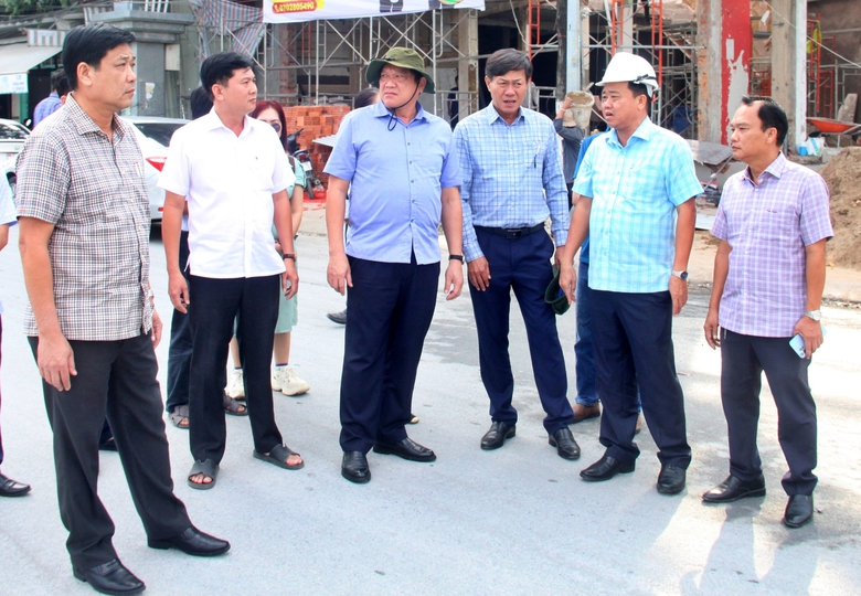 C&agrave; Mau: Đến 20/1 ho&agrave;n th&agrave;nh thảm nhựa đường Trần Ph&uacute;- Ảnh 1.