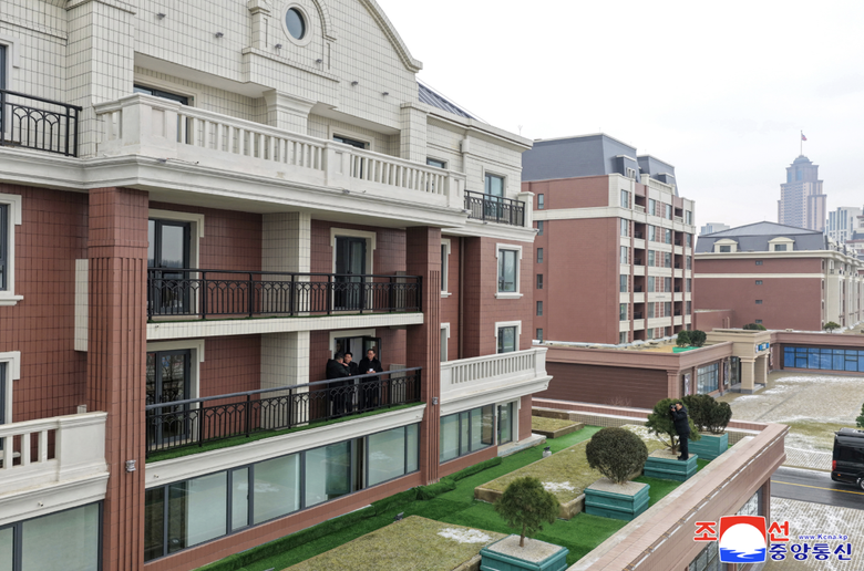 H&eacute; lộ h&igrave;nh ảnh mới nhất từ khu đ&ocirc; thị 10.000 căn hộ sắp ho&agrave;n th&agrave;nh tại B&igrave;nh Nhưỡng- Ảnh 4.