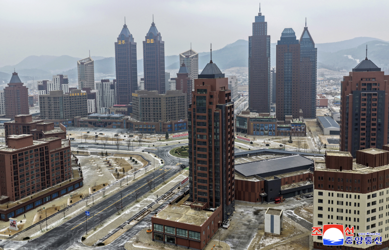 H&eacute; lộ h&igrave;nh ảnh mới nhất từ khu đ&ocirc; thị 10.000 căn hộ sắp ho&agrave;n th&agrave;nh tại B&igrave;nh Nhưỡng- Ảnh 7.