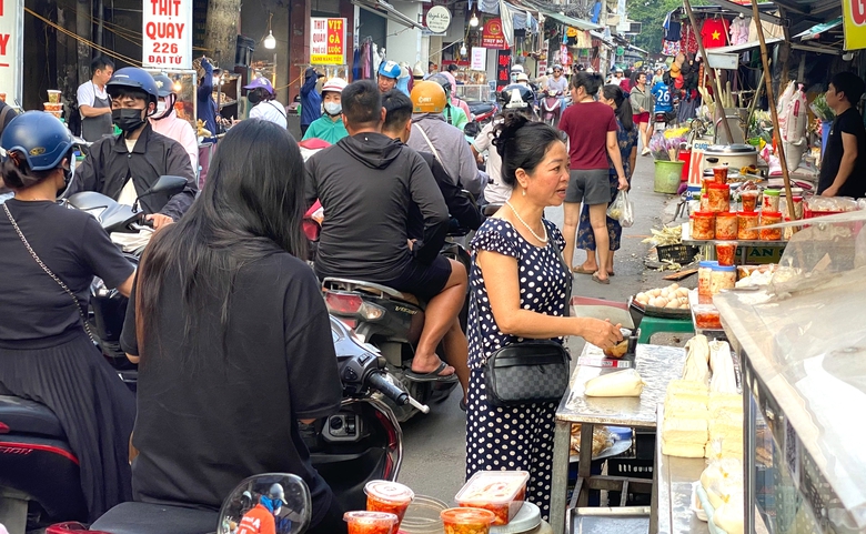 Xóa "chợ cóc, chợ tạm", quyết liệt nhưng không làm gián đoạn sinh kế của dân- Ảnh 1. Xóa "chợ cóc, chợ tạm", quyết liệt nhưng không làm gián đoạn sinh kế của dân- Ảnh 1.
