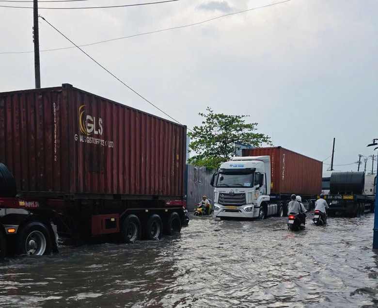 TP.HCM: Sửa chữa tạm đường Bến Ngh&eacute;, Lưu Trọng Lư trước tết Nguy&ecirc;n đ&aacute;n- Ảnh 3.