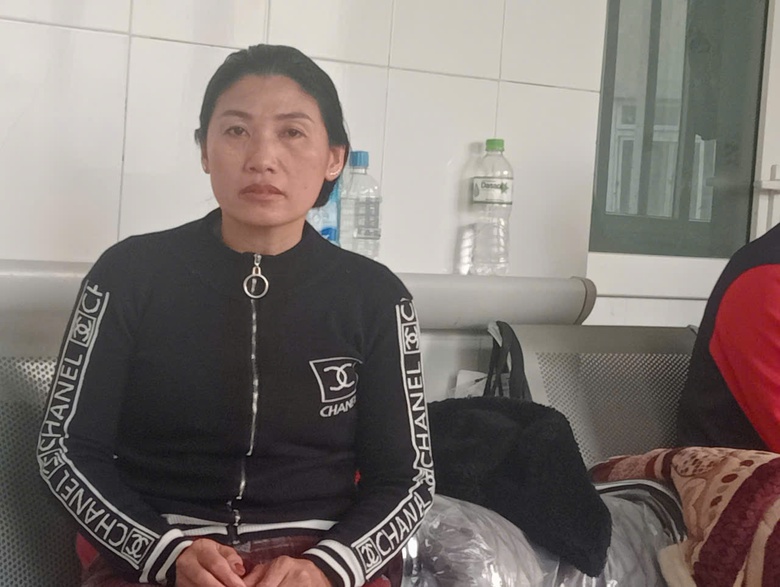 Nữ sinh H&agrave; Tĩnh nguy kịch sau tai nạn giao th&ocirc;ng, mẹ ung thư kiệt sức chăm con- Ảnh 2.