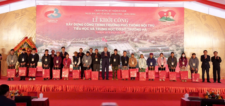 Tổng B&iacute; thư T&ocirc; L&acirc;m dự lễ khởi c&ocirc;ng x&acirc;y dựng trường phổ th&ocirc;ng nội tr&uacute; tại Cao Bằng- Ảnh 4.