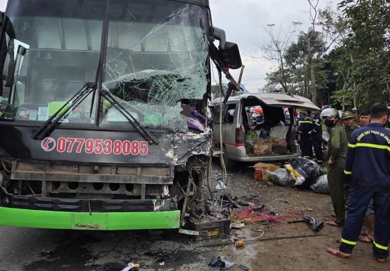 Hiện trường vụ tai nạn giao th&ocirc;ng l&agrave;m hai người tử vong ở Quảng Trị- Ảnh 2.