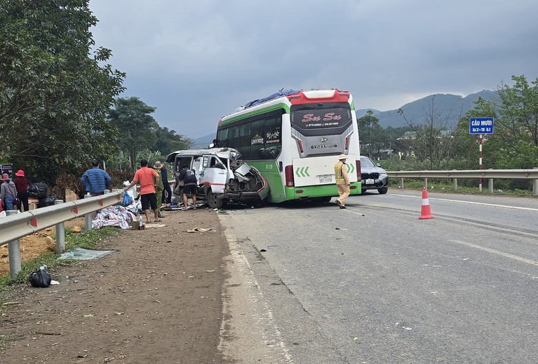 Hiện trường vụ tai nạn giao th&ocirc;ng l&agrave;m hai người tử vong ở Quảng Trị- Ảnh 5.