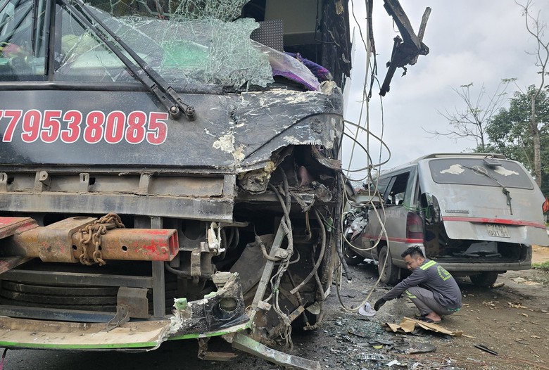 Hiện trường vụ tai nạn giao th&ocirc;ng l&agrave;m hai người tử vong ở Quảng Trị- Ảnh 8.