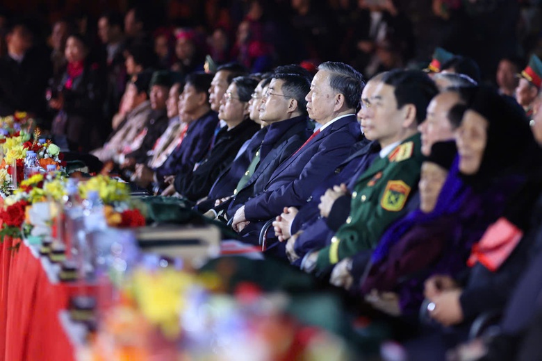 Tổng B&iacute; thư T&ocirc; L&acirc;m dự chương tr&igrave;nh kỷ niệm 85 năm Ng&agrave;y B&aacute;c Hồ về nước- Ảnh 2.