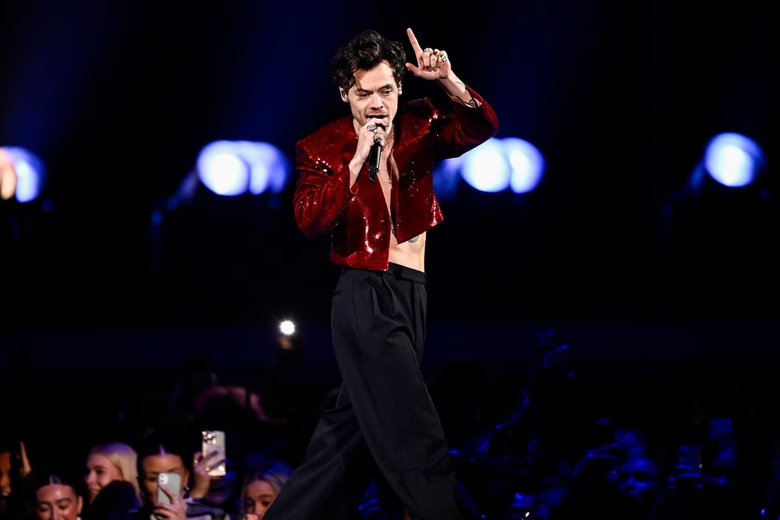 Harry Styles lập kỷ lục b&aacute;n v&eacute; sớm bất chấp tranh c&atilde;i v&igrave; mức gi&aacute; &ldquo;tr&ecirc;n trời&rdquo;- Ảnh 2.