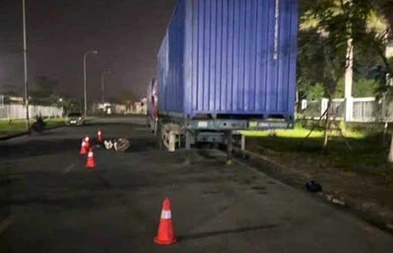 Hải Ph&ograve;ng: Đ&acirc;m v&agrave;o xe đầu k&eacute;o đang dừng, nam thanh ni&ecirc;n đi xe m&ocirc; t&ocirc; tử vong- Ảnh 2.