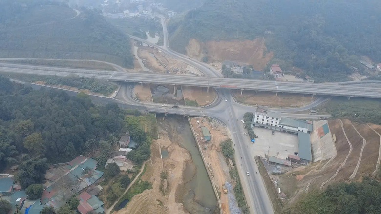 N&uacute;t giao IC19 kết nối cao tốc Nội B&agrave;i - L&agrave;o Cai với quốc lộ 4E dần ho&agrave;n thiện- Ảnh 3.