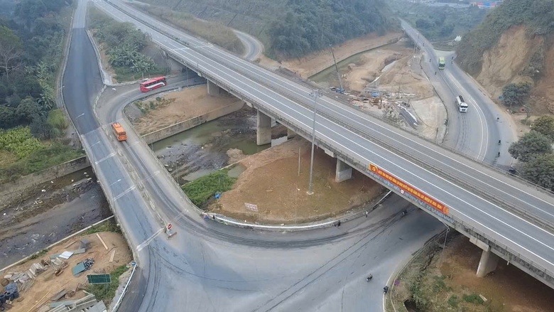 N&uacute;t giao IC19 kết nối cao tốc Nội B&agrave;i - L&agrave;o Cai với quốc lộ 4E dần ho&agrave;n thiện- Ảnh 2.