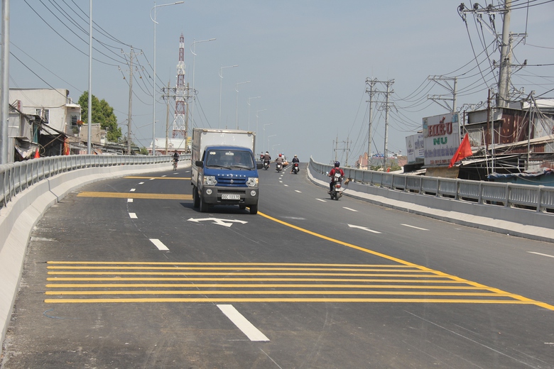 Thông xe cầu Hồng Ngự trên QL30 ở Đồng Tháp- Ảnh 2. Thông xe cầu Hồng Ngự trên QL30 ở Đồng Tháp- Ảnh 2.