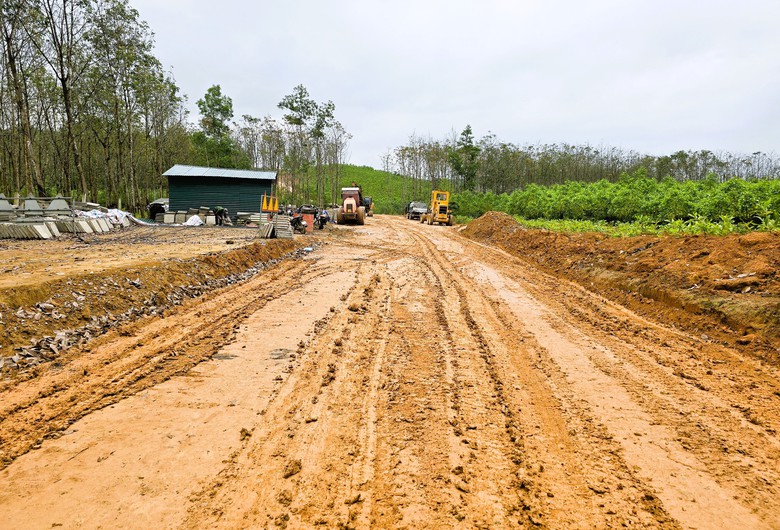 Cận cảnh tuyến đường nối đường Hồ Ch&iacute; Minh với QL9 ở Quảng Trị sau 4 năm triển khai- Ảnh 4.