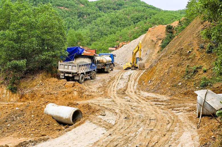 Cận cảnh tuyến đường nối đường Hồ Ch&iacute; Minh với QL9 ở Quảng Trị sau 4 năm triển khai- Ảnh 5.