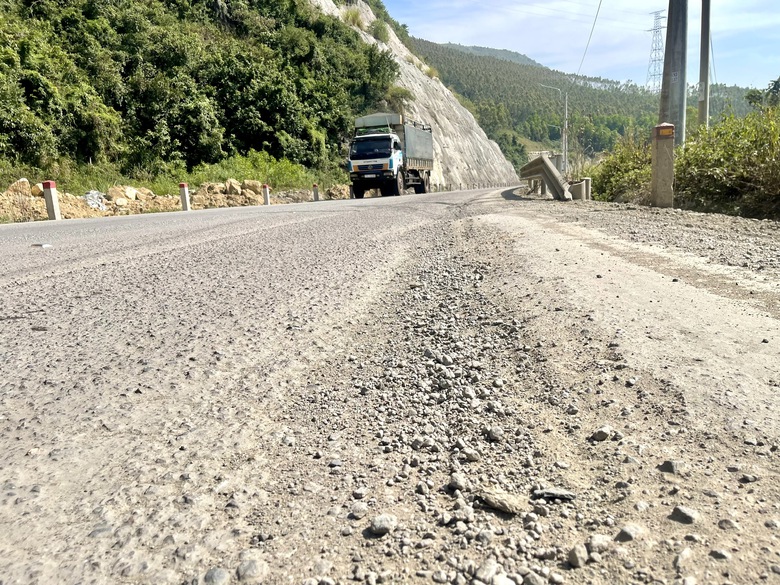 Gia Lai: Hết hạn sửa chữa, đ&egrave;o An Kh&ecirc; vẫn nham nhở ổ g&agrave;- Ảnh 7.