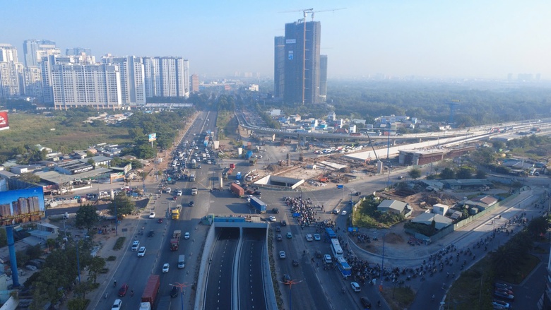 TP.HCM: Th&ocirc;ng xe hầm chui HC1-02 n&uacute;t giao An Ph&uacute;, người d&acirc;n phấn khởi đ&oacute;n tin vui đầu năm- Ảnh 6.