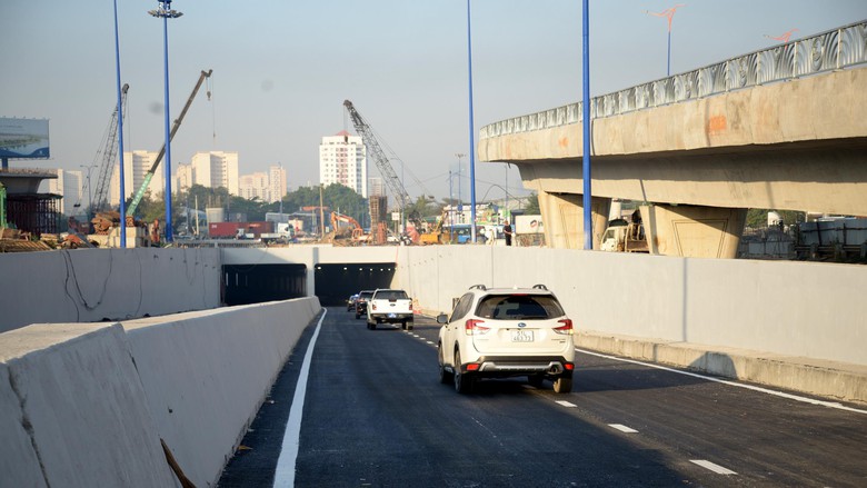TP.HCM: Th&ocirc;ng xe hầm chui HC1-02 n&uacute;t giao An Ph&uacute;, người d&acirc;n phấn khởi đ&oacute;n tin vui đầu năm- Ảnh 4.