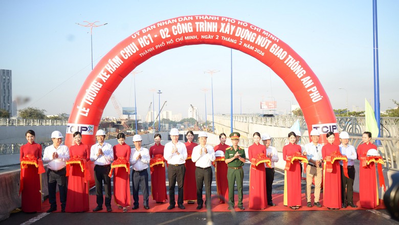 TP.HCM: Th&ocirc;ng xe hầm chui HC1-02 n&uacute;t giao An Ph&uacute;, người d&acirc;n phấn khởi đ&oacute;n tin vui đầu năm- Ảnh 1.