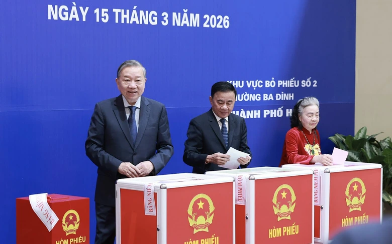 Hơn 76 triệu cử tri trao l&aacute; phiếu, gửi niềm tin v&agrave; kỳ vọng