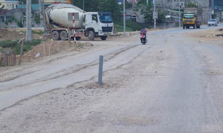Ho&agrave;n th&agrave;nh theo d&otilde;i l&uacute;n, dự &aacute;n đường ven biển Nghệ An về đ&iacute;ch trong th&aacute;ng 5- Ảnh 2.