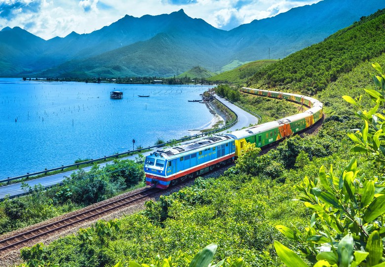 Đường sắt tăng 18 chuyến t&agrave;u phục vụ cao điểm lễ 30/4 - 1/5- Ảnh 1.