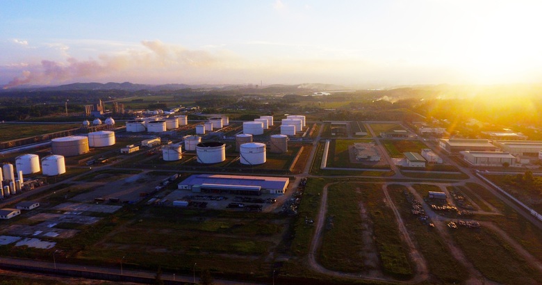 Cận cảnh nhập dầu th&ocirc; v&agrave;o Nh&agrave; m&aacute;y Lọc dầu Dung Quất- Ảnh 4.