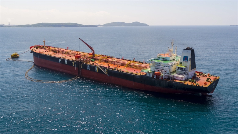 Cận cảnh nhập dầu th&ocirc; v&agrave;o Nh&agrave; m&aacute;y Lọc dầu Dung Quất- Ảnh 1.