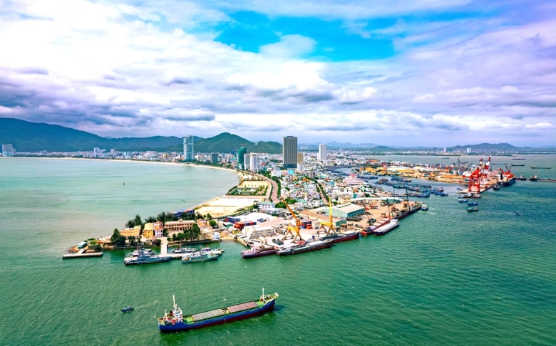 T&agrave;u 2.000 tấn gặp sự cố mắc cạn tại luồng h&agrave;ng hải Quy Nhơn- Ảnh 1.