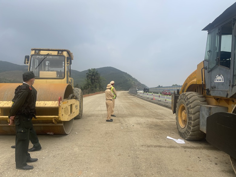 Siết chặt biện ph&aacute;p tổ chức giao th&ocirc;ng, tăng tốc thi c&ocirc;ng tuyến Nội B&agrave;i - L&agrave;o Cai- Ảnh 4.