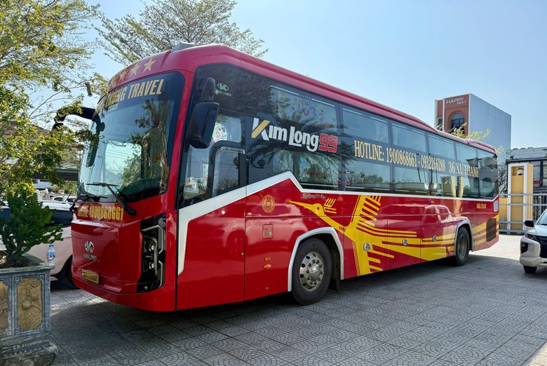 Huế: Ph&aacute;t hiện xe kh&aacute;ch bị tước chứng nhận kiểm định vẫn chở kh&aacute;ch tuyến Nam - Bắc- Ảnh 2.