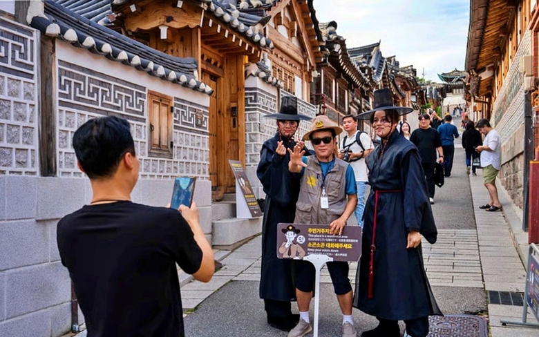 Lập kỳ t&iacute;ch Oscar, "Kpop demon hunters" tạo cơn sốt du lịch kiểu mới tại H&agrave;n Quốc- Ảnh 4.