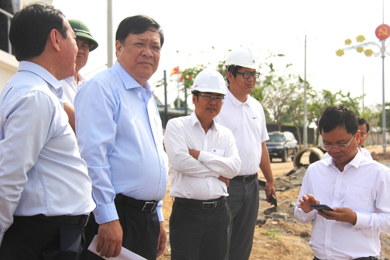 Đồng Tháp: Tăng tốc thi công dự án chống sạt lở bờ kè sông Tiền- Ảnh 1. Đồng Tháp: Tăng tốc thi công dự án chống sạt lở bờ kè sông Tiền- Ảnh 1.